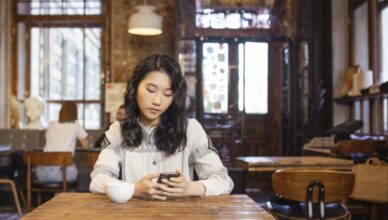 איך האומנות של יצירת פרופיל היכרויות שמושך תשומת לב